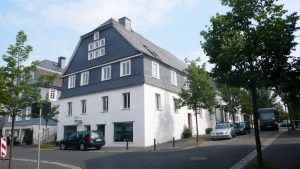frovin Fenster & Türen | Berliner Holzfenster Ansicht eines Stadthauses mit Berliner Holzfenstern ohne Sprossen von frovin