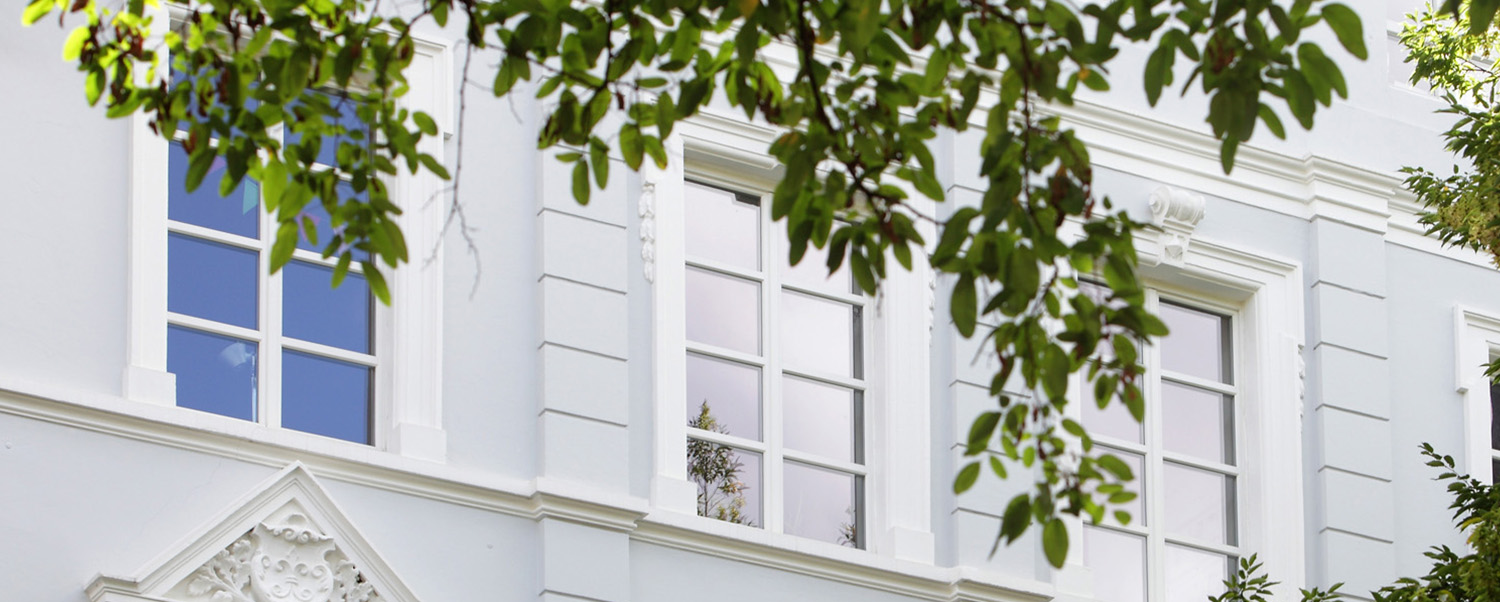 Haus mit klassischen dänischen Fenstern von frovin