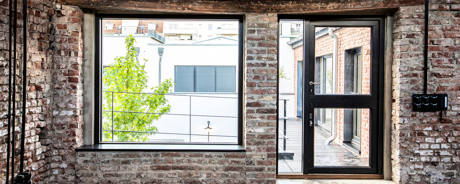 Haus mit klassischen dänischen Fenstern von frovin