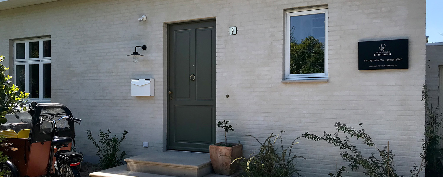 Haus mit klassischen dänischen Fenstern von frovin