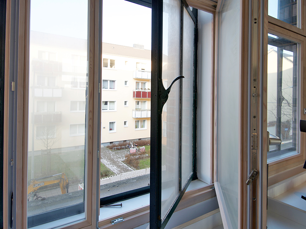 Nach innen geöffnetes Hinterbaufenster
