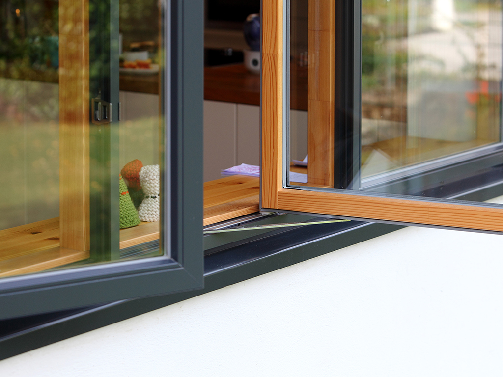 Holz Alu Fenster mit antrazit farbener Alufront